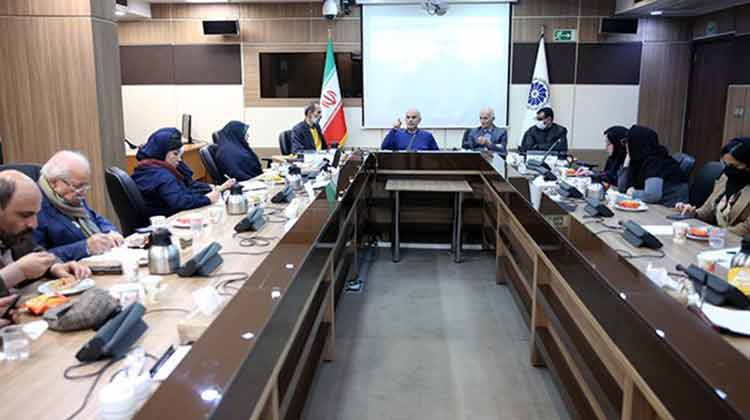 فرشاد مومنی