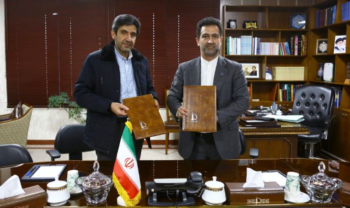 شرکت فولاد سنگان و دانشگاه فردوسی مشهد تفاهم نامه همکاری علمی و فنی امضا نمودند که طی آن شرکت صنایع معدنی فولاد سنگان از پایان نامه های تحصیلات تکمیلی مرتبط با بخش صنعت و معدن حمایت خواهد کرد.