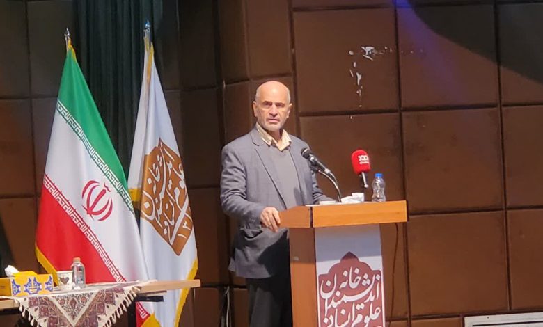 فرشاد مومنی