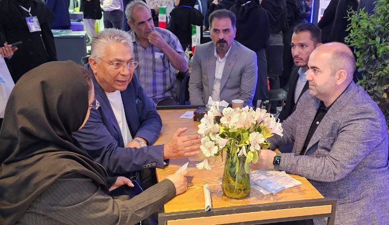 جلسه فروش محصول با تجار ترک
