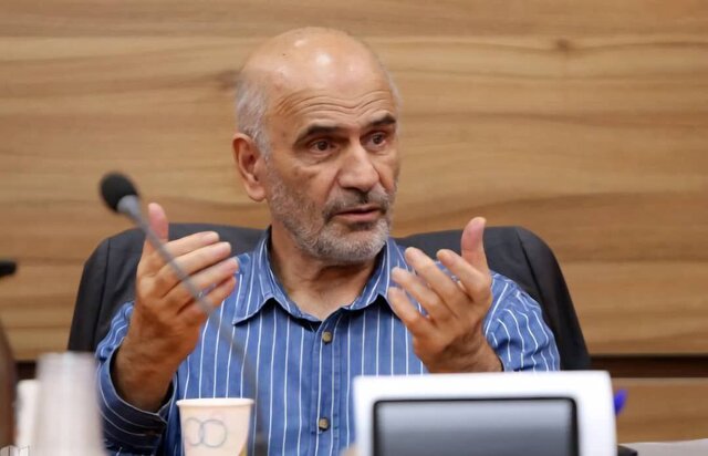فرشاد مومنی