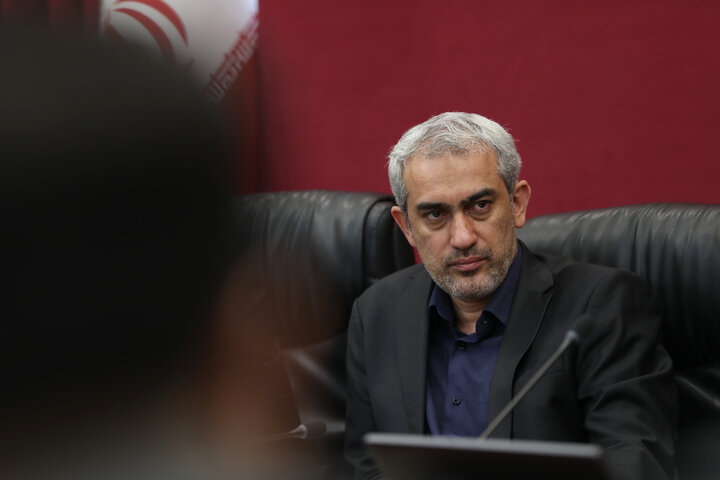 وزیر امور اقتصادی و دارایی